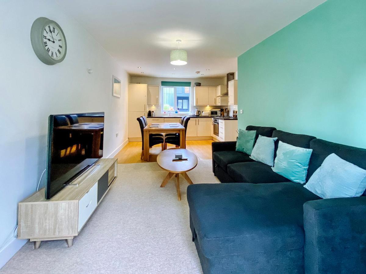 Beautiful, Contemporary 3 Bedroom Apartment Bath Esterno foto
