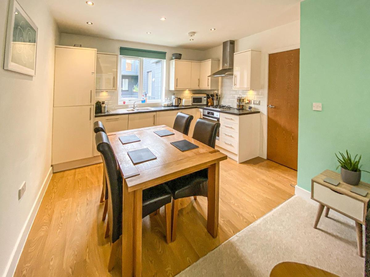 Beautiful, Contemporary 3 Bedroom Apartment Bath Esterno foto