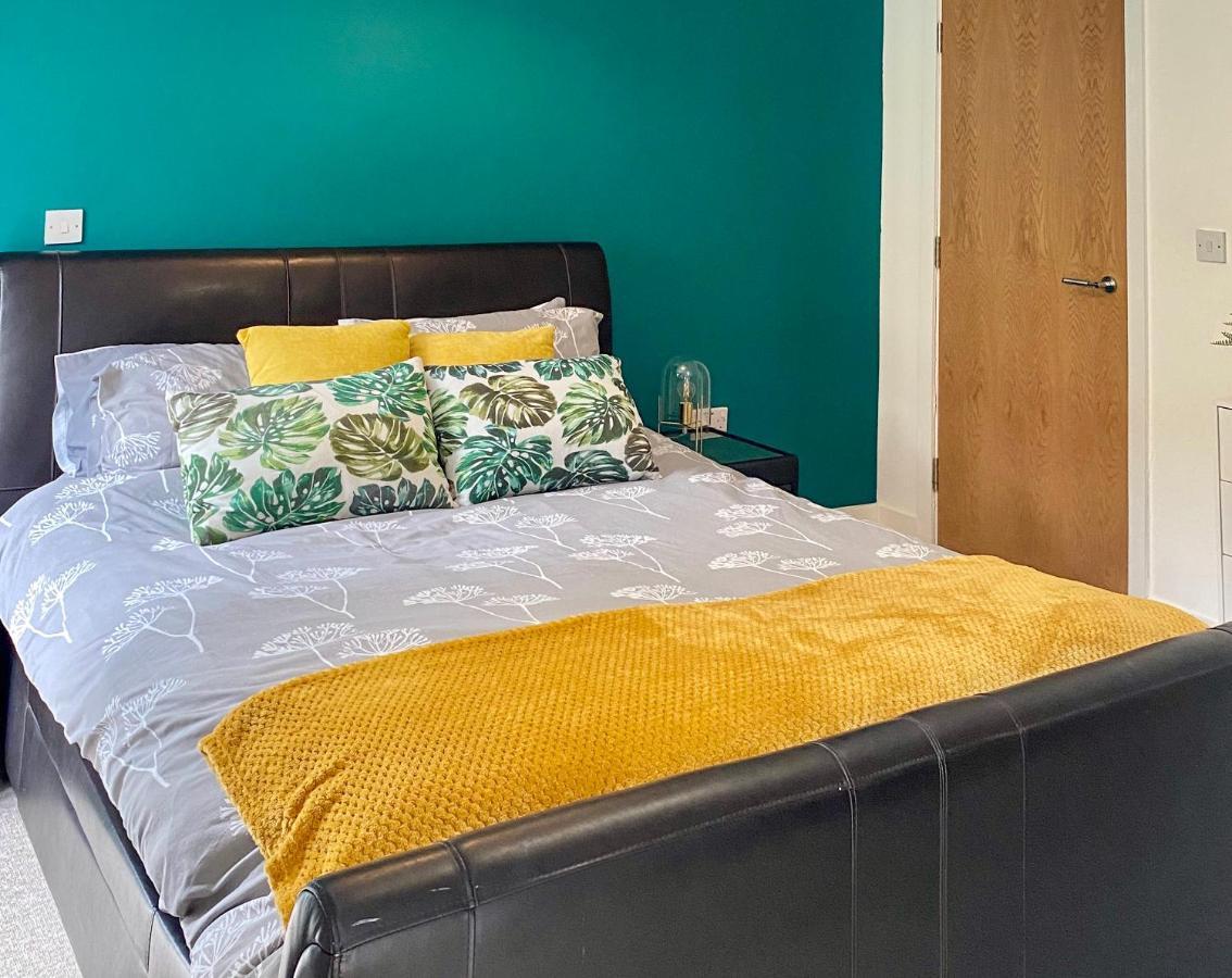 Beautiful, Contemporary 3 Bedroom Apartment Bath Esterno foto