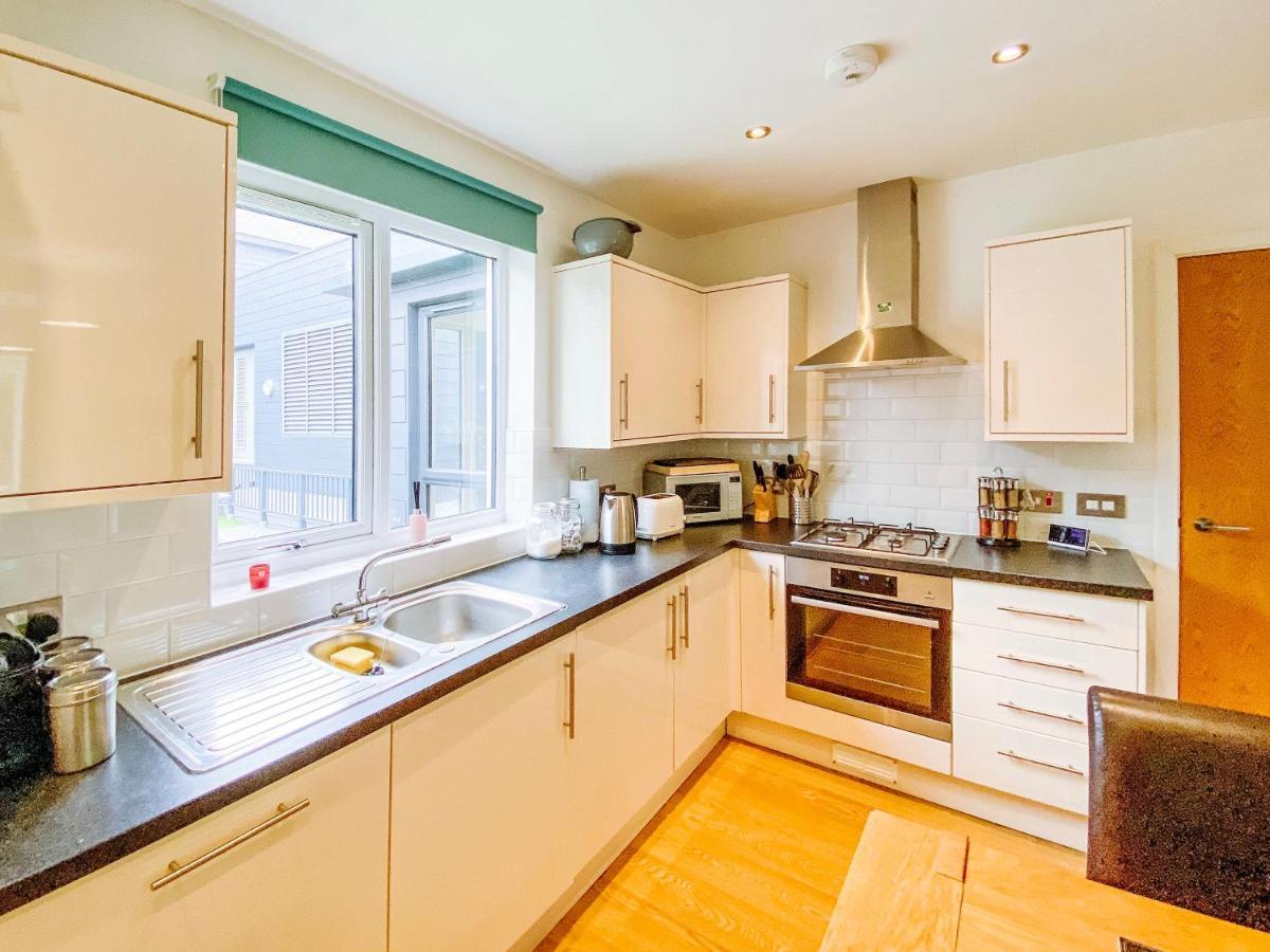 Beautiful, Contemporary 3 Bedroom Apartment Bath Esterno foto