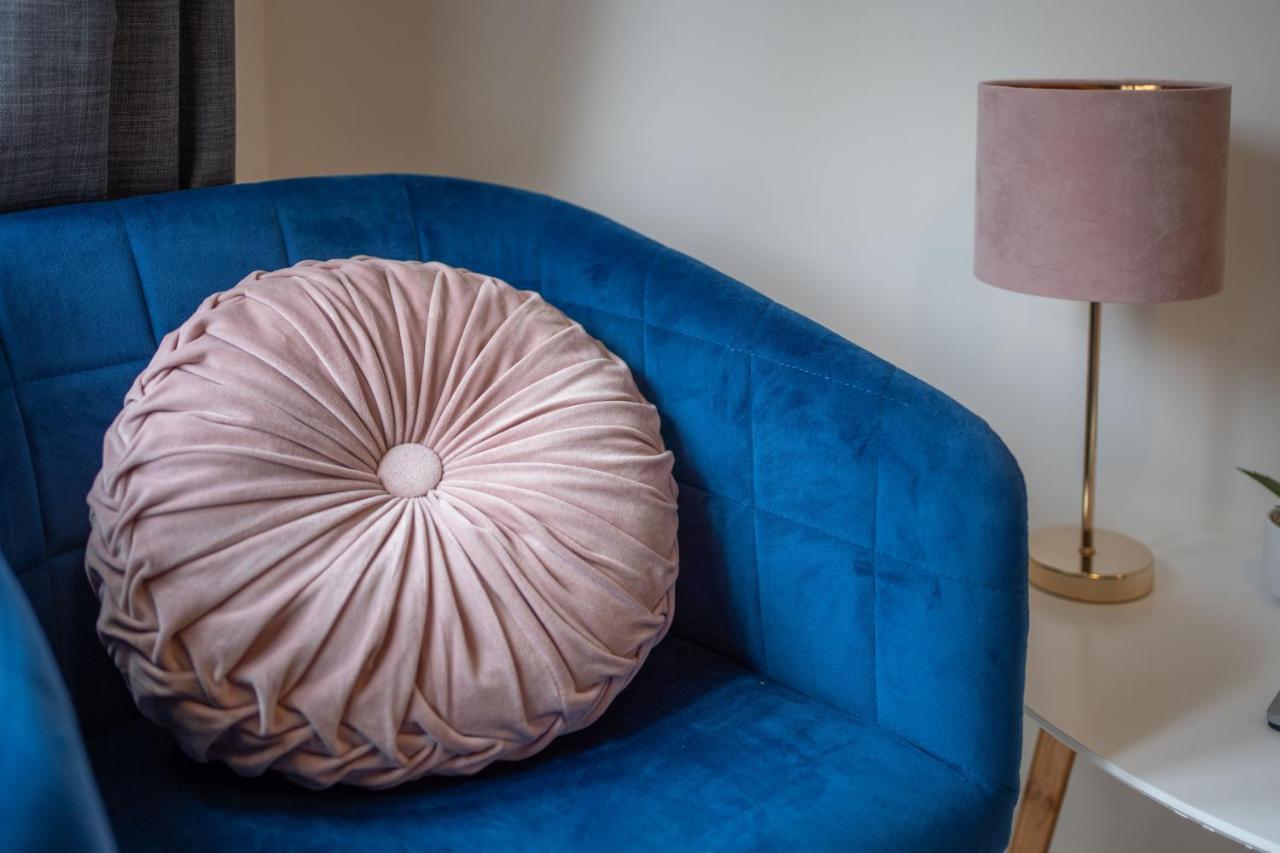 Beautiful, Contemporary 3 Bedroom Apartment Bath Esterno foto